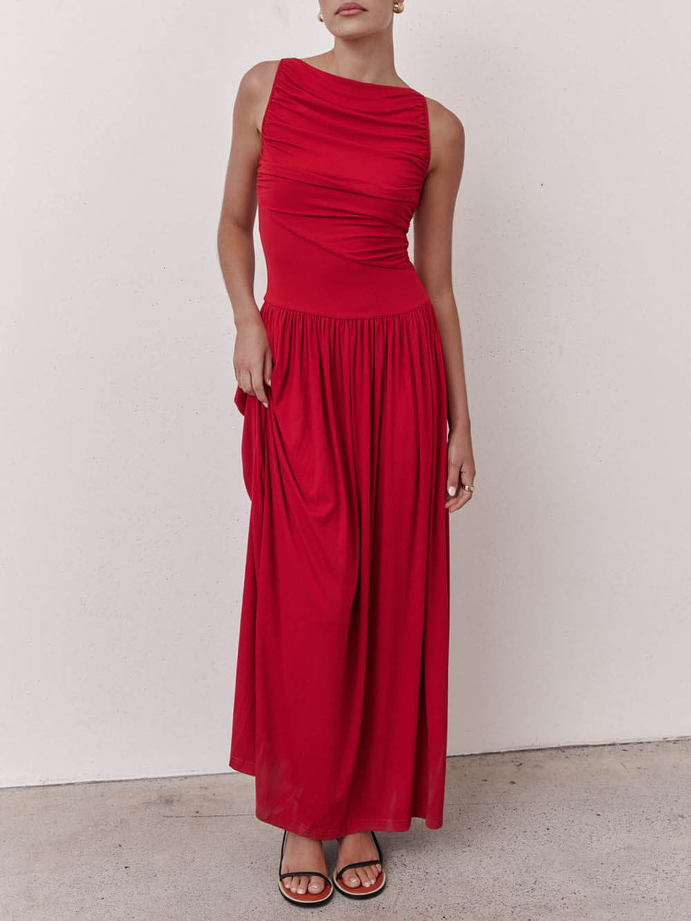 Elegant Pleated Sleeveless Maxi Dress