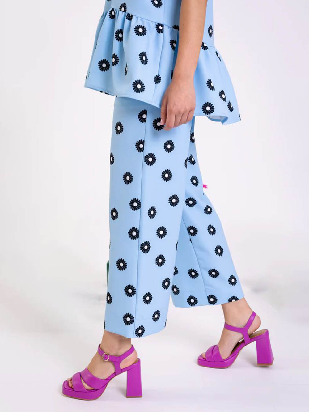 Classic Daisy Flower Pocket Wide Leg Pants