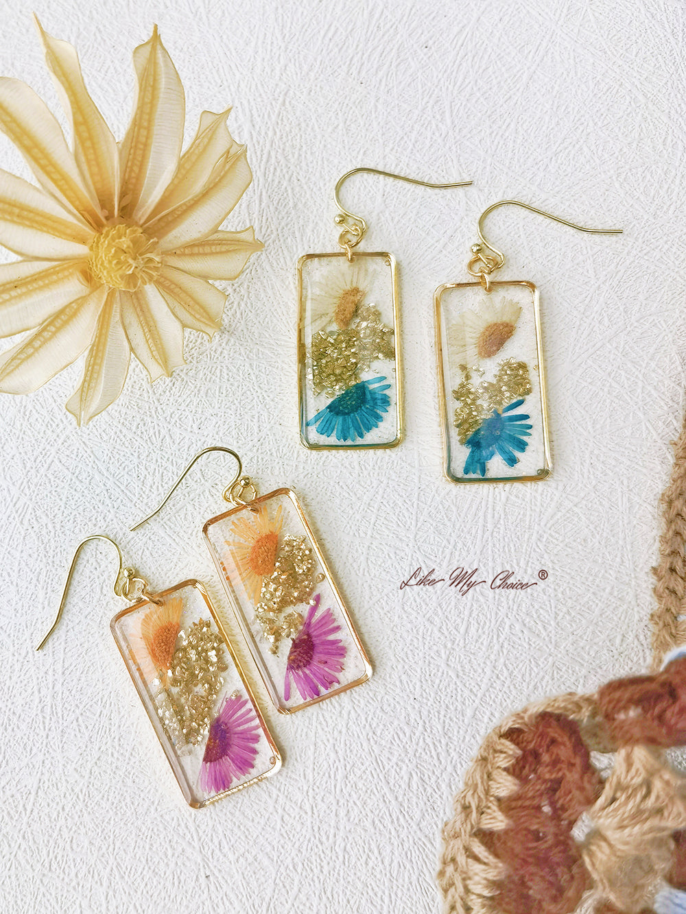 Daisy Gold Leaf Dried Flower Earrings